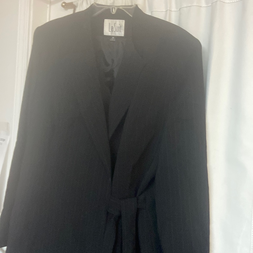 Le Suit 2-Piece Skirt Suit in Black - 2 Piece Spring Fresh Blazer and Skirt Set